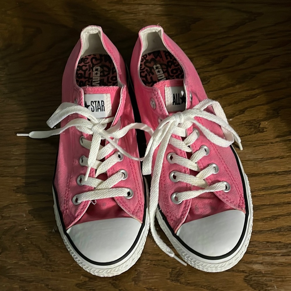 Women’s pink all star converse size 9